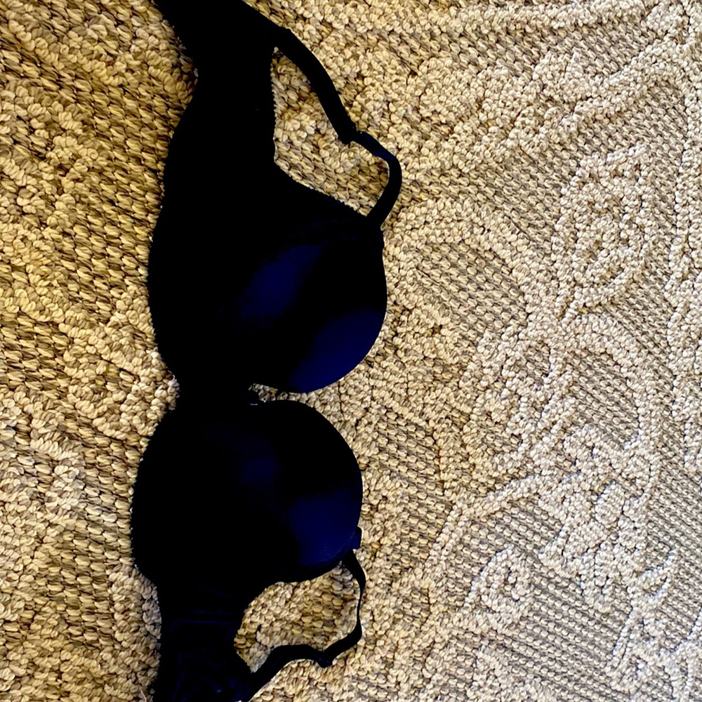 32H size Black Bra